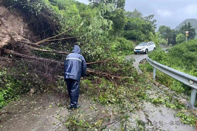 清除“拦路虎”他们全力保通畅→(图7)