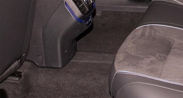 帕萨特Pro正式上市六大变化抢眼车长逼近A6L(图4)