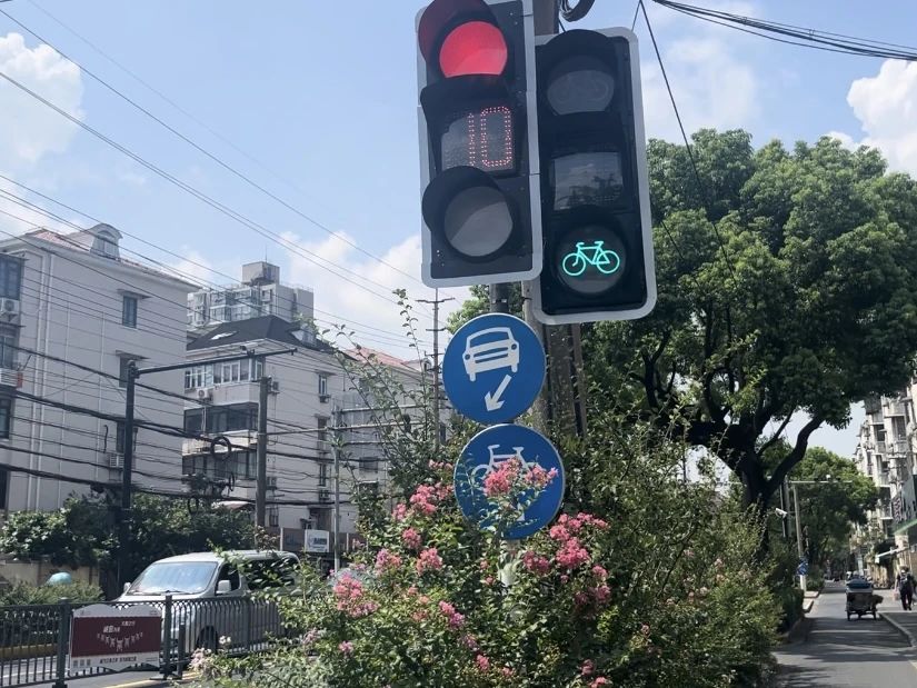 人民城市·五周年让非机动车“左转”更安全!杨浦交警给一些路口做了“小手术”(图2)
