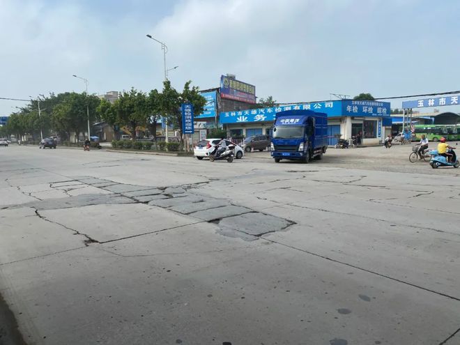 玉林这些道路有“陷阱”你中过招吗？来看看现在是什么情况(图2)