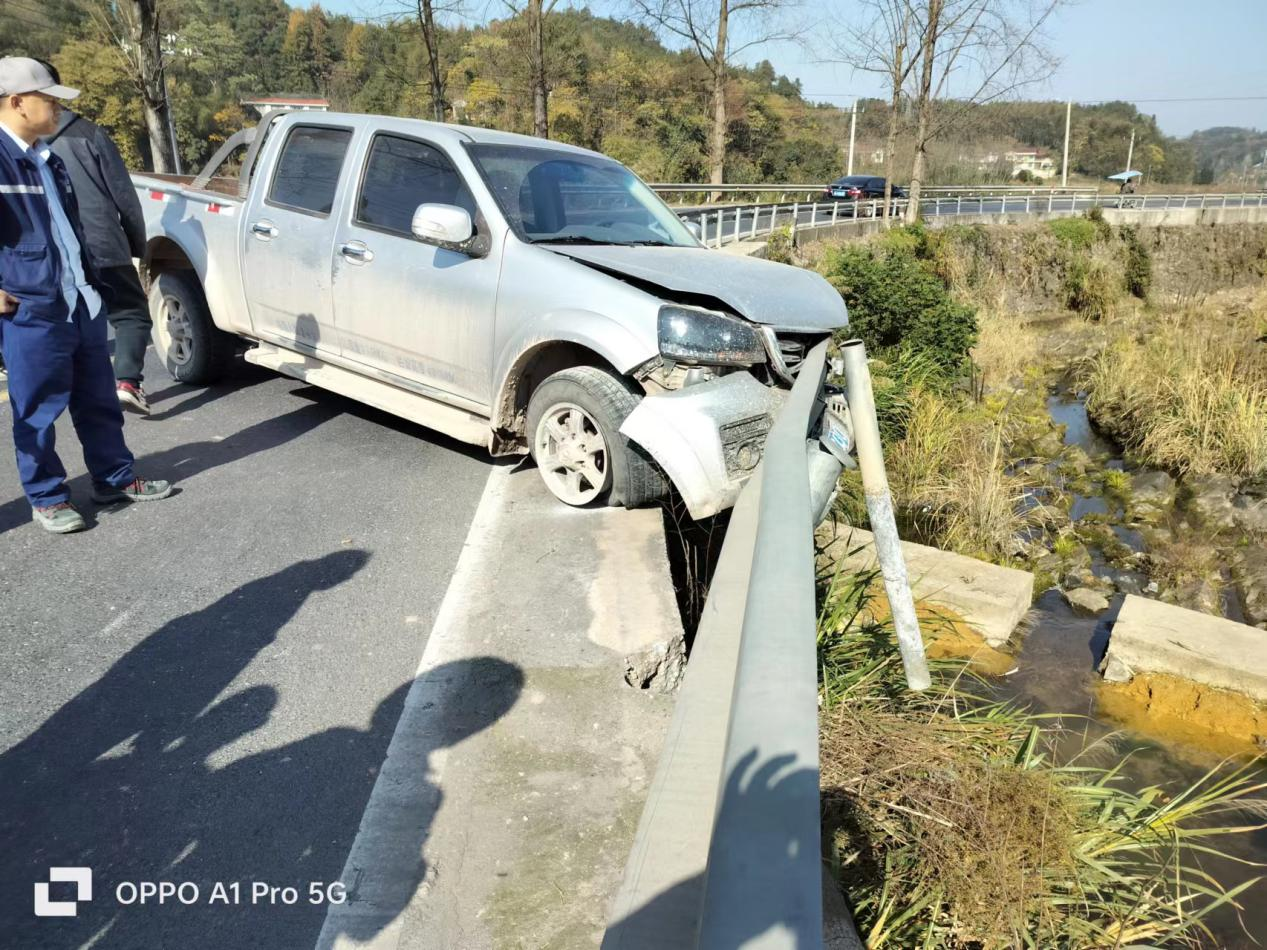 桃源公路：“小”护栏守护“大”安全