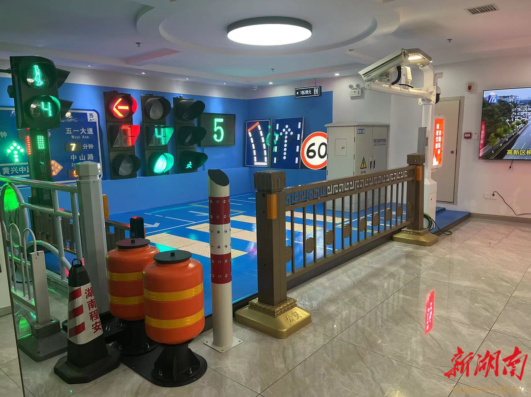 颜值高、更安全！湘江新区“上新”一体式人行交通信号灯(图3)