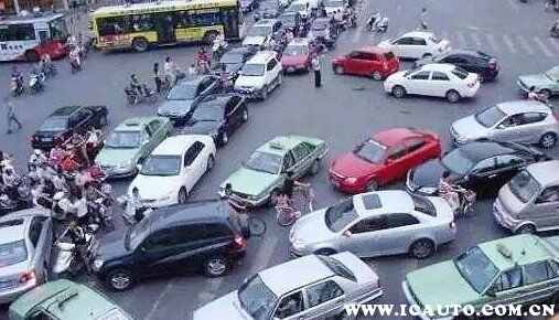 道路拥堵打什么电线(图2)