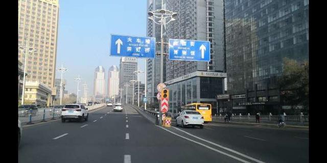 小黄灯带来大警示！这20处桥梁匝道和岔口行车更安全了(图2)