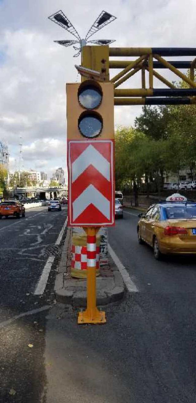 小黄灯带来大警示！这20处桥梁匝道和岔口行车更安全了(图4)