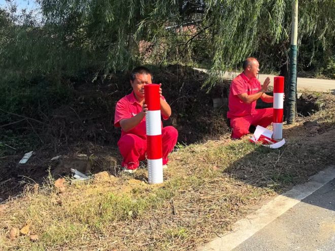 大悟“别样”色彩护路忙(图3)