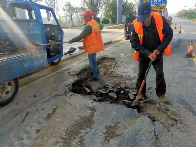 大悟“别样”色彩护路忙