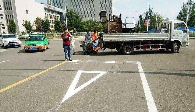 7-20标线什么意思？交警提示：如果不认识可能被罚款和扣分(图3)