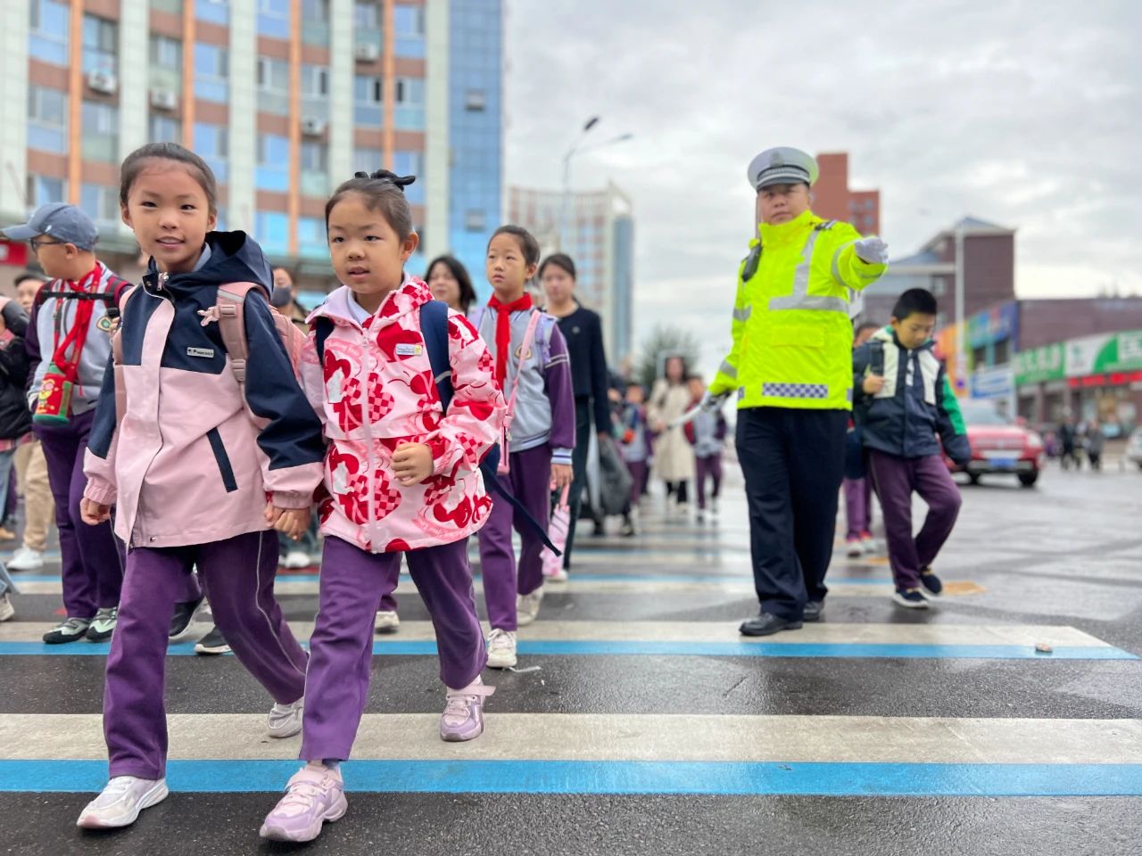 从人车混行到各行其道！常住人口过2万的大型小区有啥“治堵密码”？(图3)