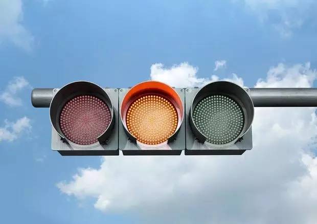 图解：交通信号灯的曲折发展史