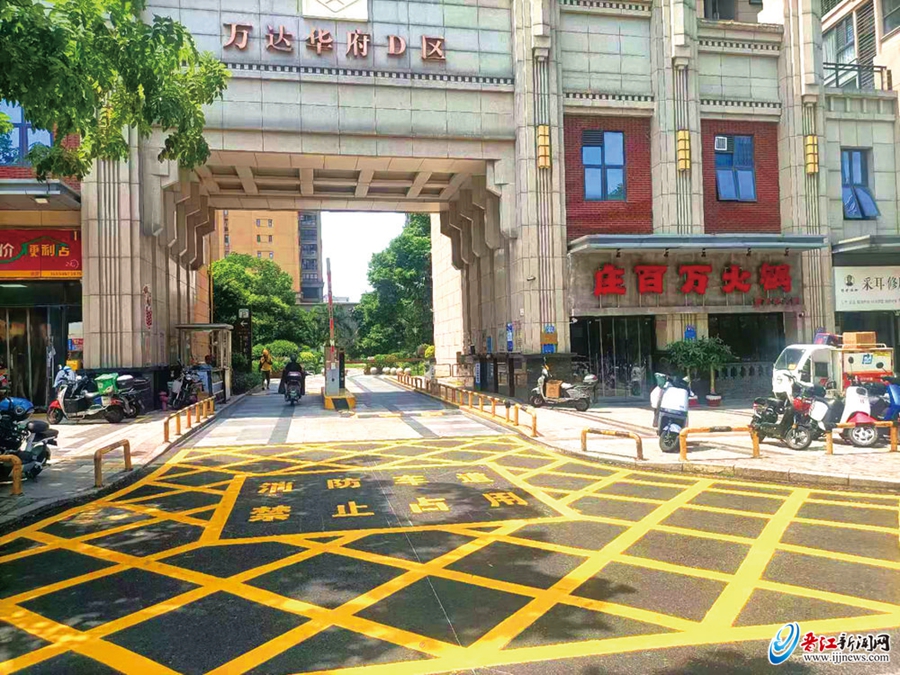 晋江市区交通标线上“彩妆”