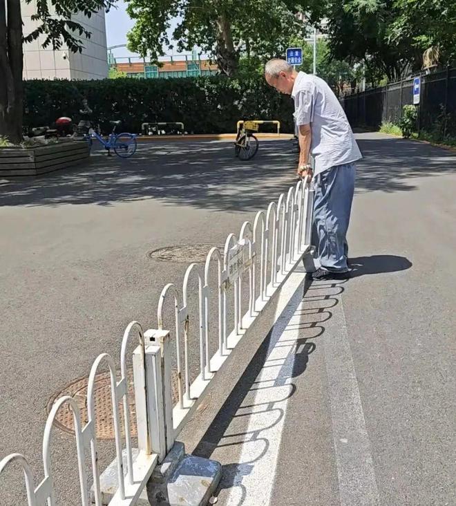 鲁班胡同路障复原居民出行更安心