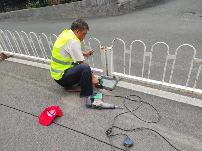 鲁班胡同路障复原居民出行更安心(图2)