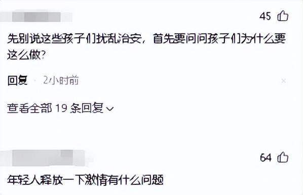 太疯狂!夜晚的济南解放阁上演群魔乱舞网友:中国的佛罗里达!(图7)