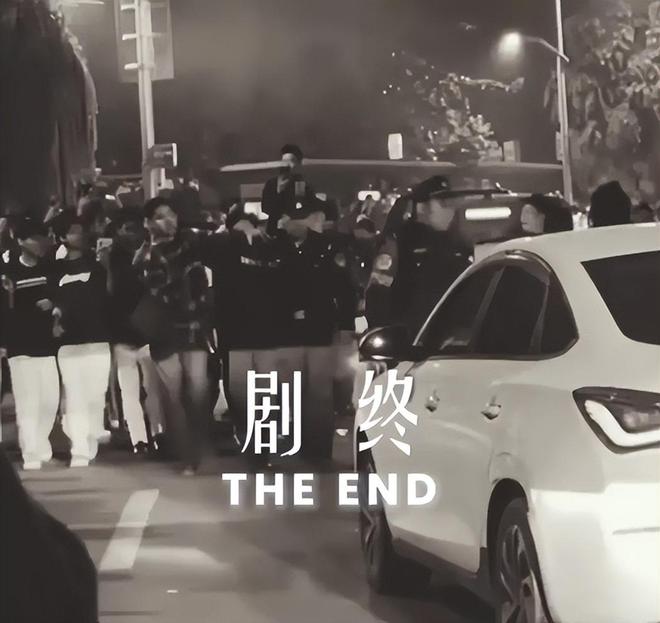 太疯狂!夜晚的济南解放阁上演群魔乱舞网友:中国的佛罗里达!(图21)