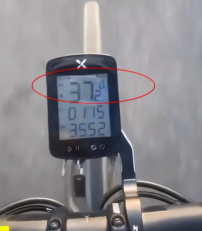 男孩骑行被碾身亡事件愈演愈烈：雪崩的时候没有一个人是无辜的(图4)