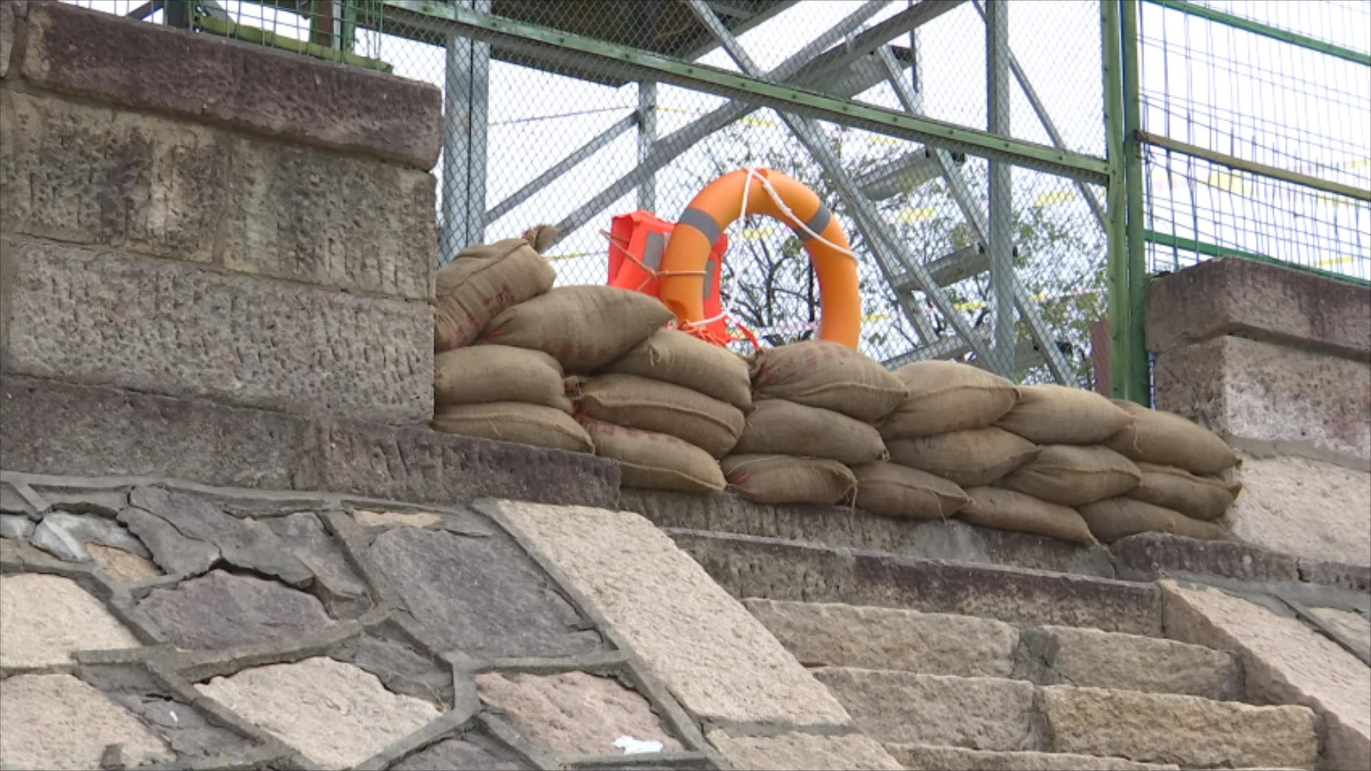 台风叠加潮汛可能出现风浪潮“三碰头”浙江部分观潮景区已关闭劝离观潮游客(图2)