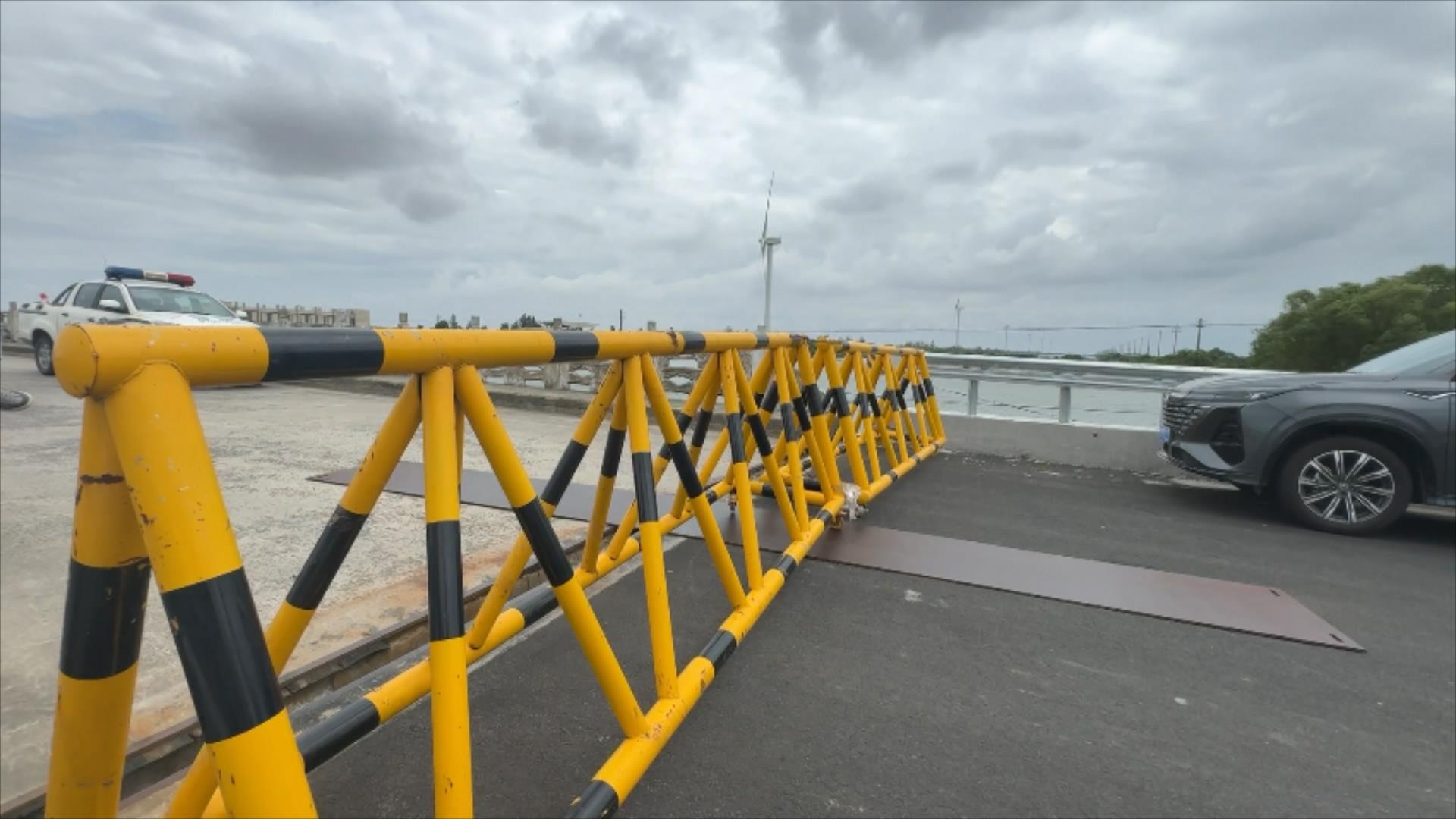 台风叠加潮汛可能出现风浪潮“三碰头”浙江部分观潮景区已关闭劝离观潮游客(图4)