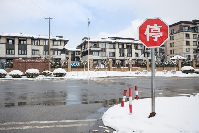 嘉兴道路标识标线新规定来了划线有谱了