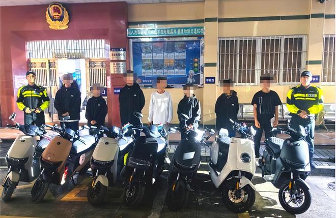 鬼火少年街头飙车被警方及时制止维护交通秩序(图5)