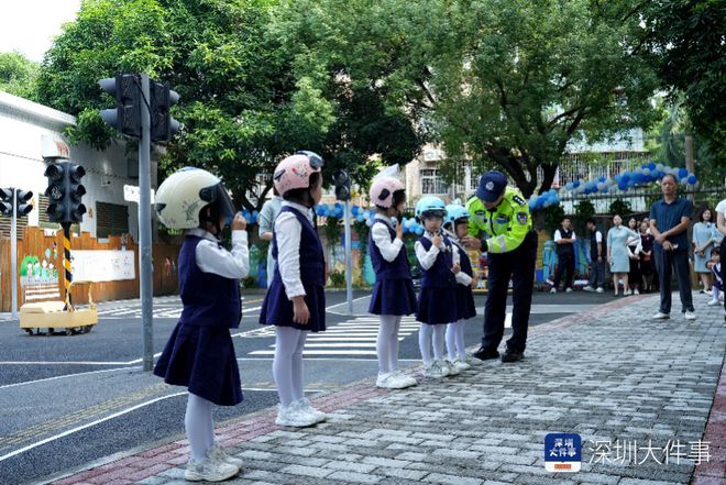 将城市交通体验区搬进幼儿园深圳马峦街道这堂安全课有新意(图2)