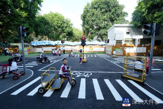 将城市交通体验区搬进幼儿园深圳马峦街道这堂安全课有新意(图3)