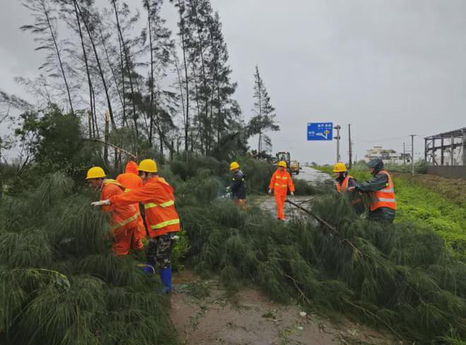 湛江客运班车、公交、机场恢复营运!风还没停他们逆风而行!(图8)