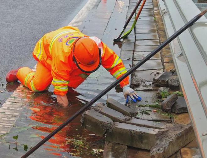 湛江客运班车、公交、机场恢复营运!风还没停他们逆风而行!(图4)
