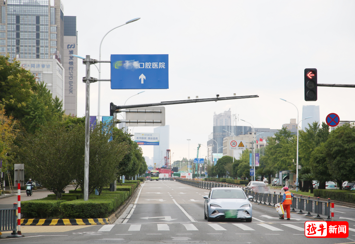 上虞街头多块交通指示牌为何打起商业广告？