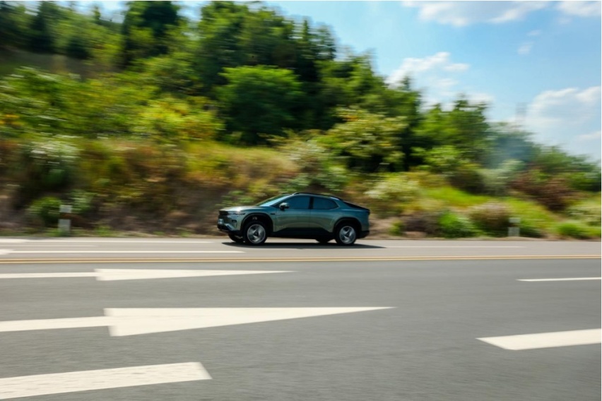 长安高管亲测长安启源E07高环最高时速235kmh(图5)