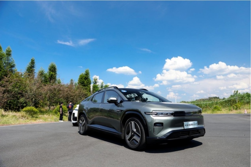 长安高管亲测长安启源E07高环最高时速235kmh(图6)