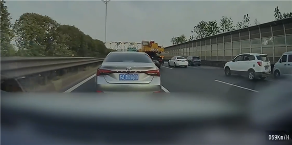 为何高速上总是堵车博主晒：好多日系慢车走