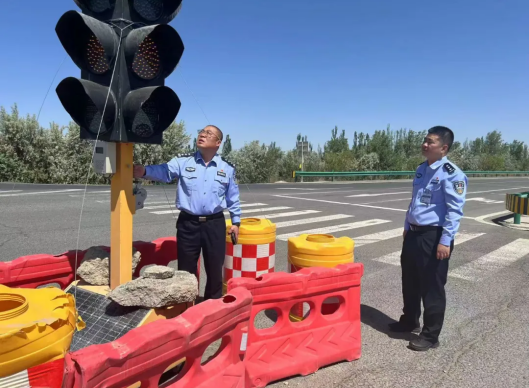 唱响交通安全主旋律金塔公安倾力绘就路畅人安的平安画卷(图2)