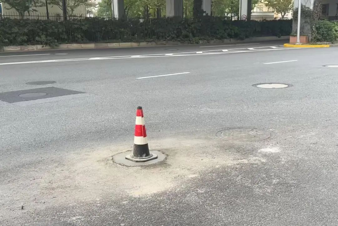 2天“拔杆”！困扰居民们的这个难题解决了(图2)