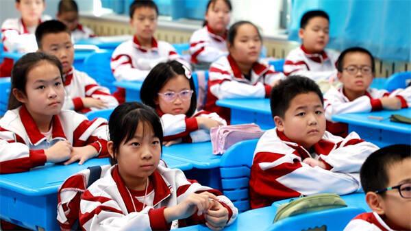 【全国交通安全日】东营市东营区：交通宣传进校园筑牢“平安上学路”(图2)