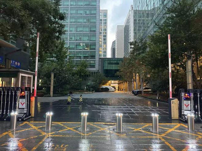 升降柱和其他传统路障的区别是什么？