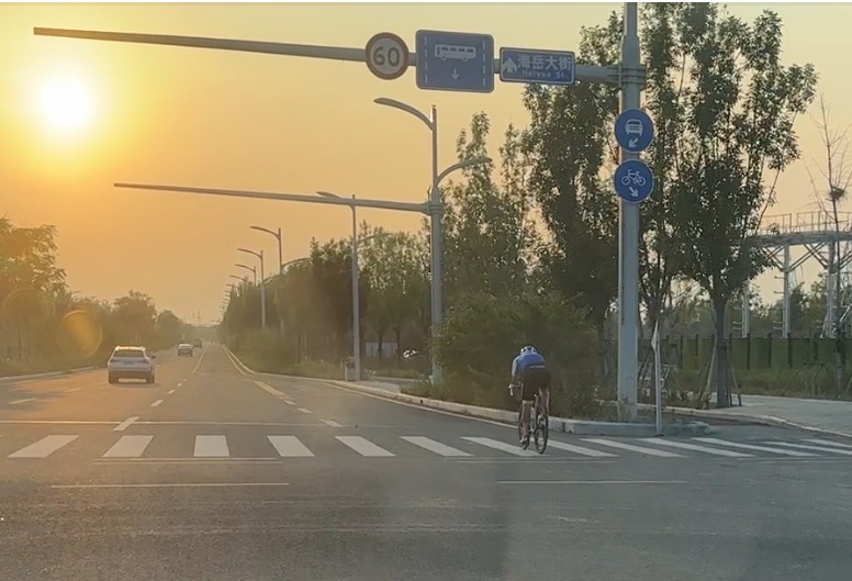 人民直击｜“失控”骑行(图3)