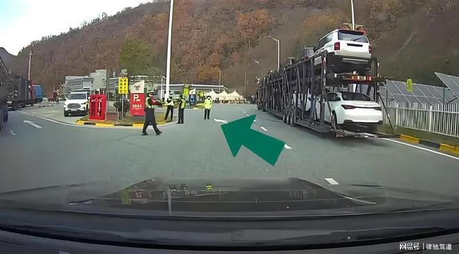 高速设卡程序违法？百万粉丝博主被交警处罚后提出质疑(图2)