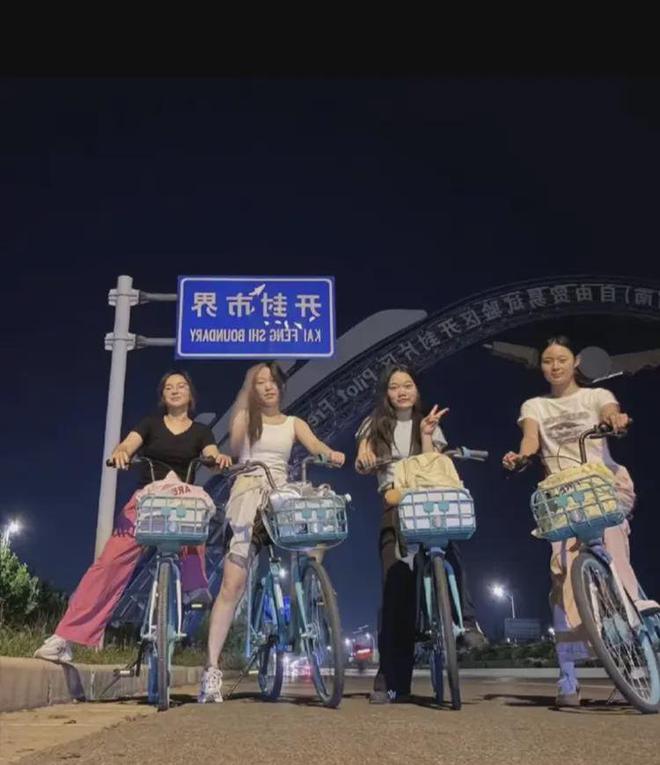 网友：郑开大道今晚不止10万人？交警封路50公里摆上了锥形桶…(图6)