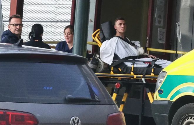 遭遇“开门杀”奥运冠军埃菲内普尔车祸多处骨折(图2)