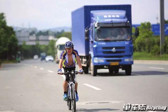 遭遇“开门杀”奥运冠军埃菲内普尔车祸多处骨折(图5)