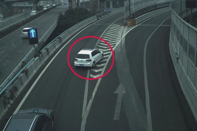 川AK52K3、川AAQ9195开车“压线”罚款+记分+曝光！(图2)