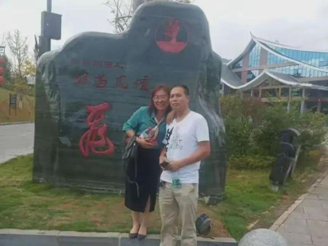 劳斯莱斯事件后续司机穿名牌买豪车女车主黑料被扒两人回应(图9)