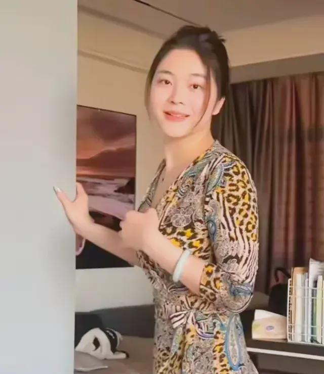 劳斯莱斯事件后续司机穿名牌买豪车女车主黑料被扒两人回应(图20)