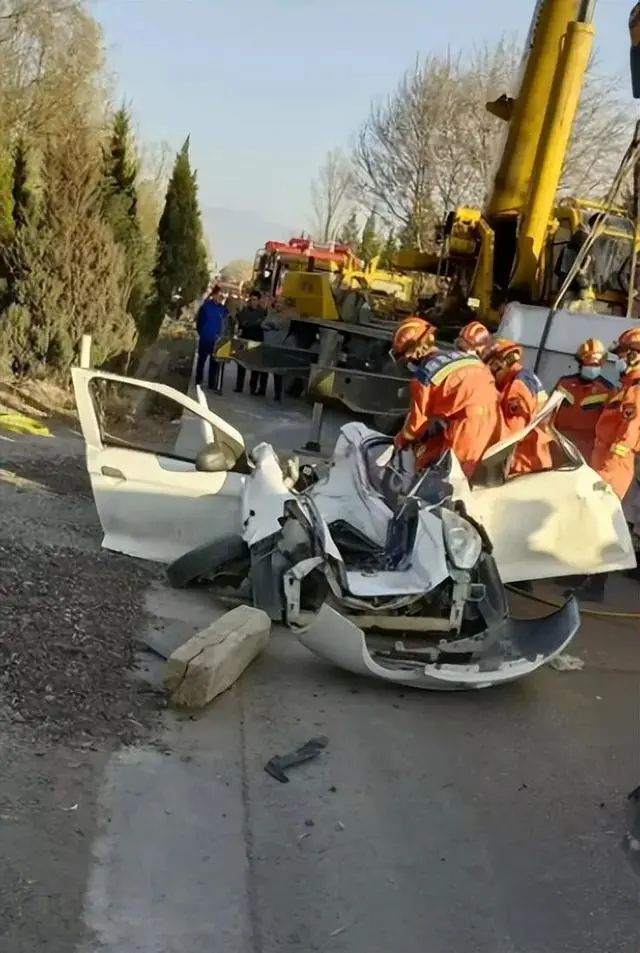 网红夫妻开车直播遭遇意外双双身亡！(图4)