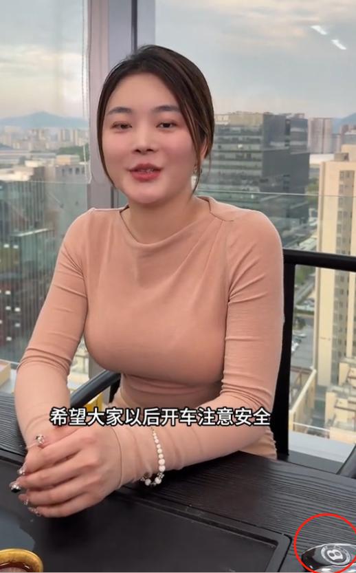 撞劳斯莱斯货车仅买百万车险小姐姐回应超险自抗富豪老公露面(图15)