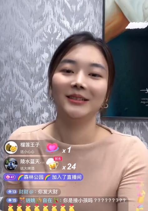 撞劳斯莱斯货车仅买百万车险小姐姐回应超险自抗富豪老公露面(图18)