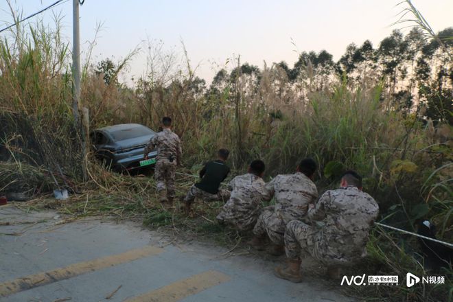 老人倒地、车辆事故……佛山武警一天两次“出手”救险！(图4)