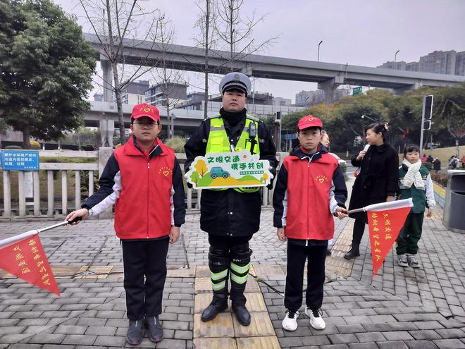 趣味课堂多维联动！成都交警多措并举护航开学季(图3)