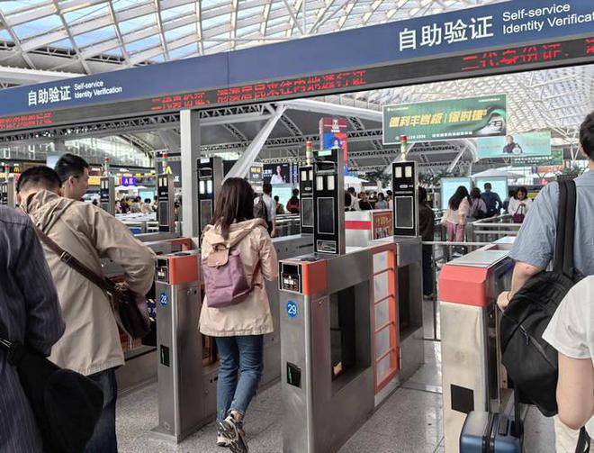 广东口岸试点刷脸通行人脸身份核验终端让港